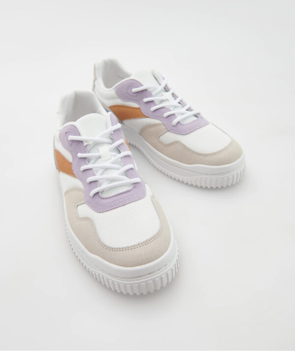 Sneakers in suede
